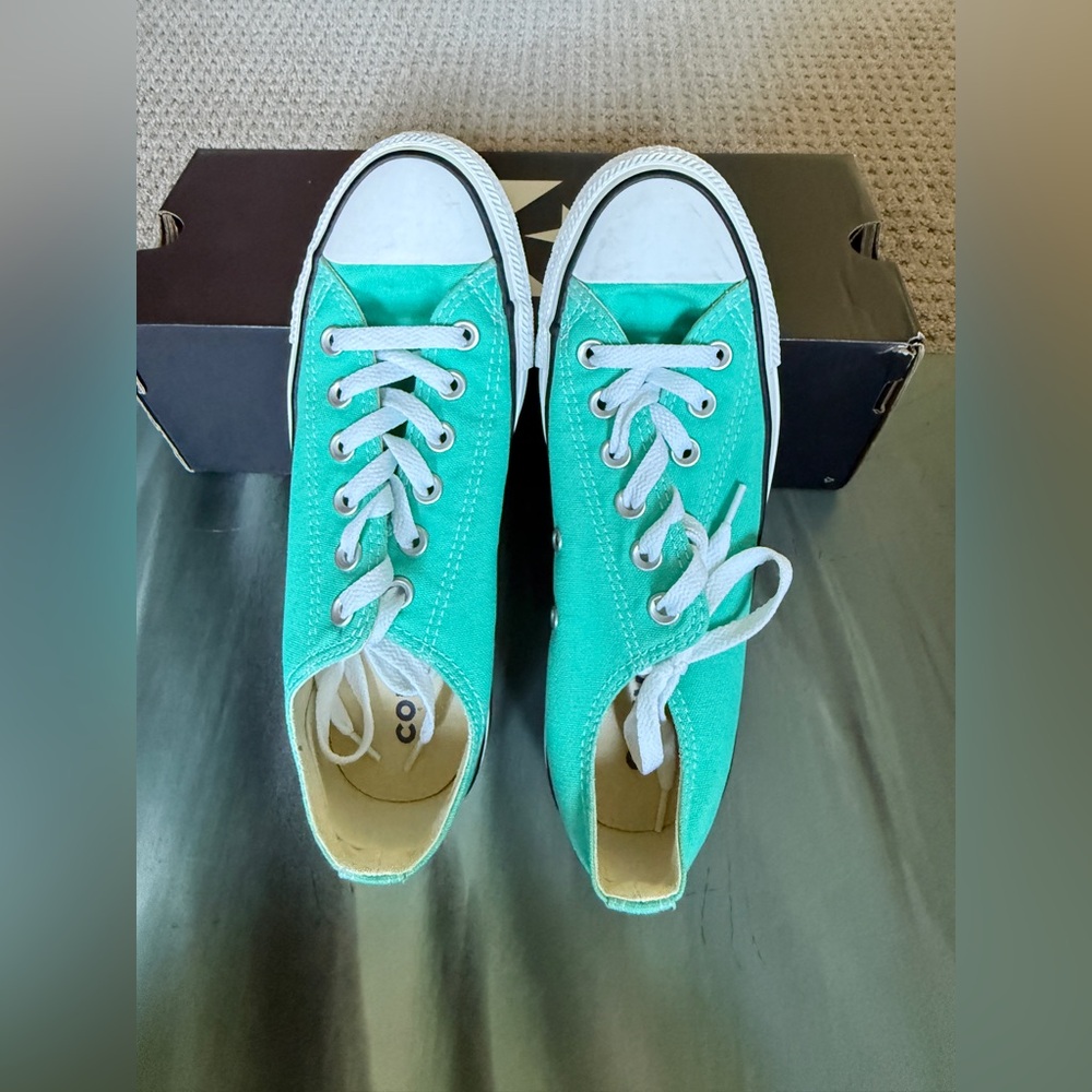 Converse Chuck Taylor. Teal. Never worn. New in box. Size 7 women’s.